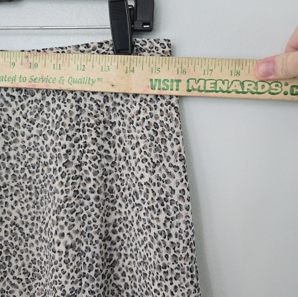 Covington Midi Skirt Women's Size 10 Cheetah Print Mob Wife Contemporary - Picture 5 of 7